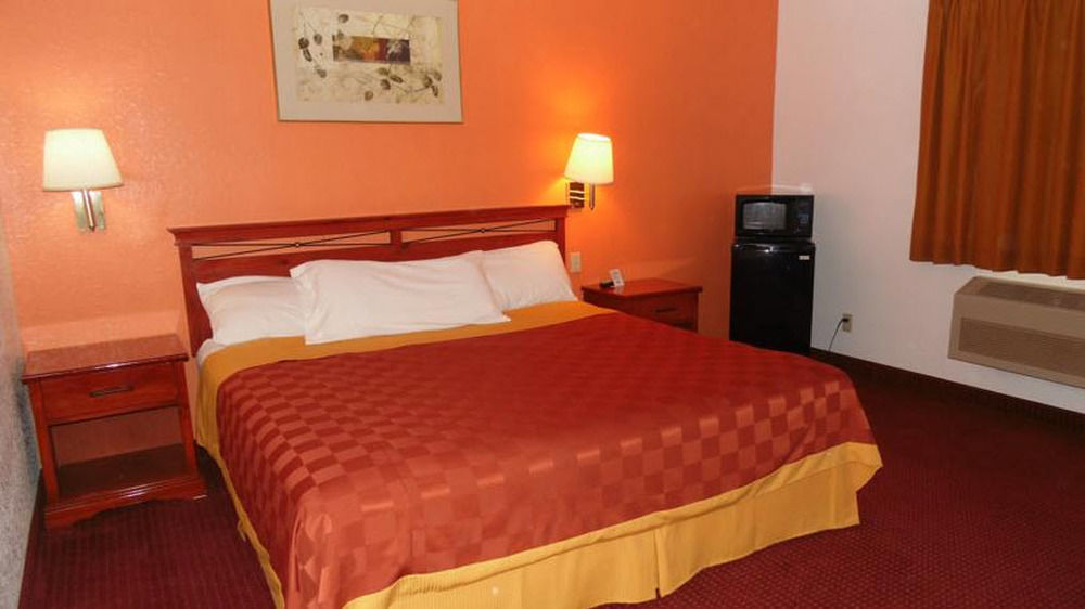 American Inn & Suites Boone Экстерьер фото