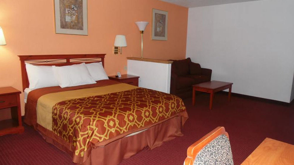 American Inn & Suites Boone Экстерьер фото