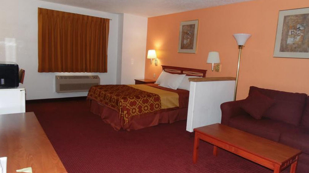 American Inn & Suites Boone Экстерьер фото